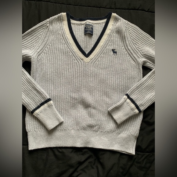 ABERCROMBIE & FITCH SWEATER IN GOOD CONDITION SIZE MEDIUM - Picture 1 of 4